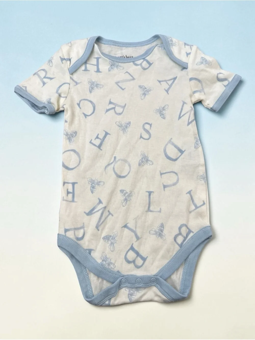 Burt’s bees Baby One-Piece Bodysuit in Light Blue Alphabet Print size 6-9M